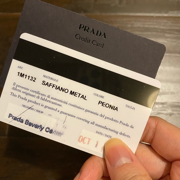 100% Authentic Prada Large Logo wallet - Picture 6 of 6